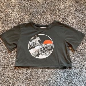 Wave graphic crop tee